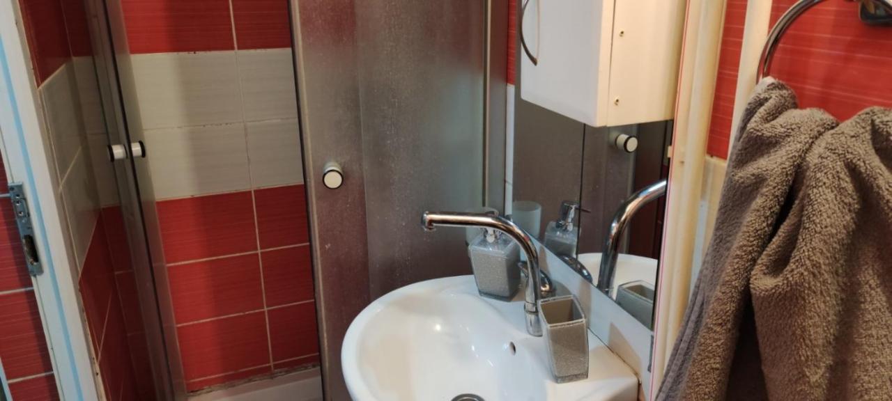 Kosa Apartment Bezanija Luaran gambar
